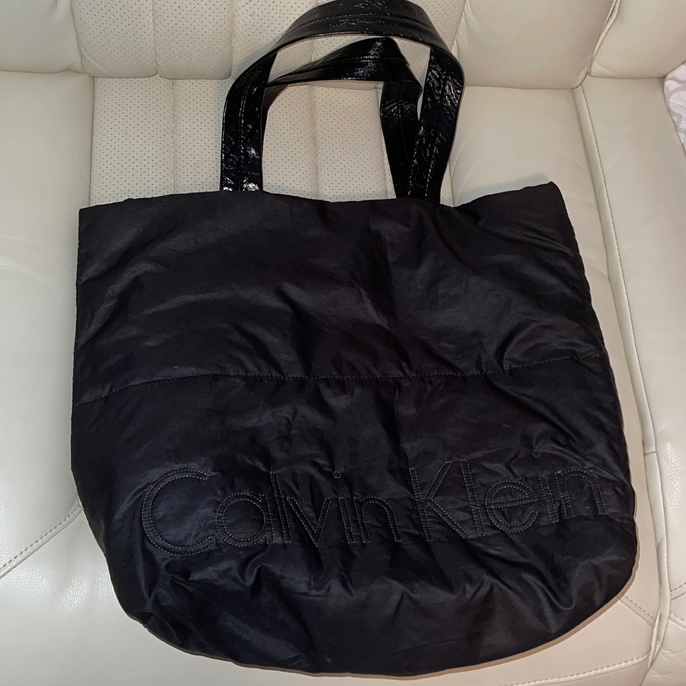 Calvin Klein insulated magnetic closure tote